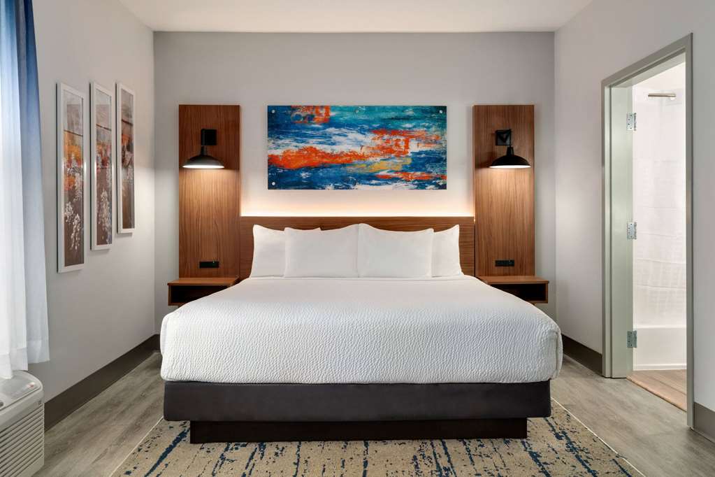 La Quinta Inn & Suites by Wyndham Stephenville - photo 57
