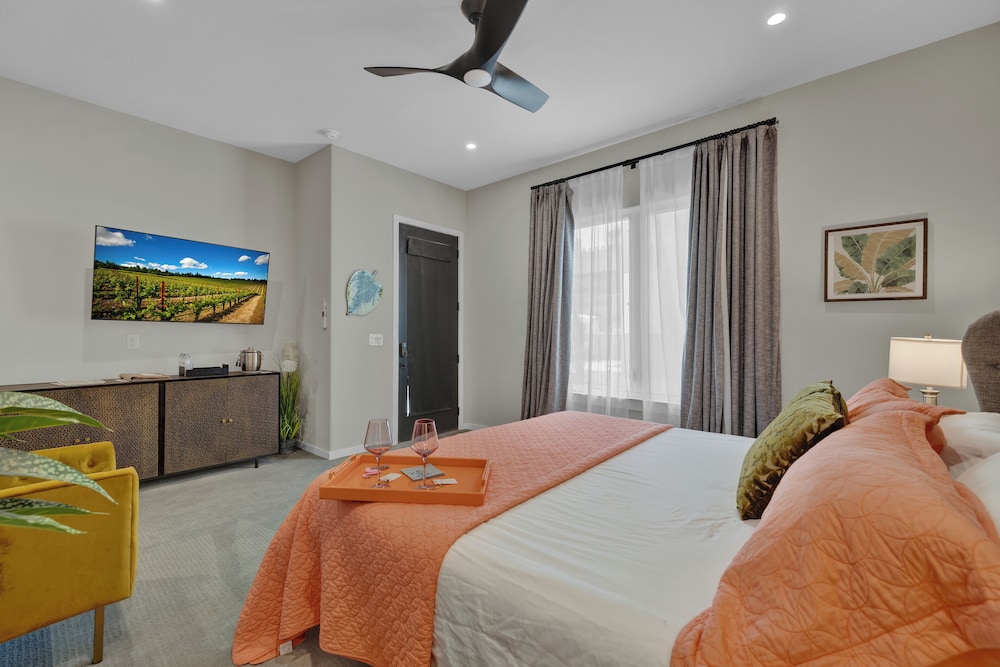 The Bentley Hotel Palm Room Hill Country View - photo 3