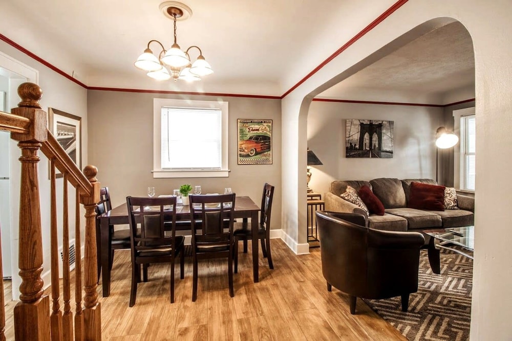 Automaniac Spot in the Heart of Pontiac 3 Beds 2 Baths - photo 2