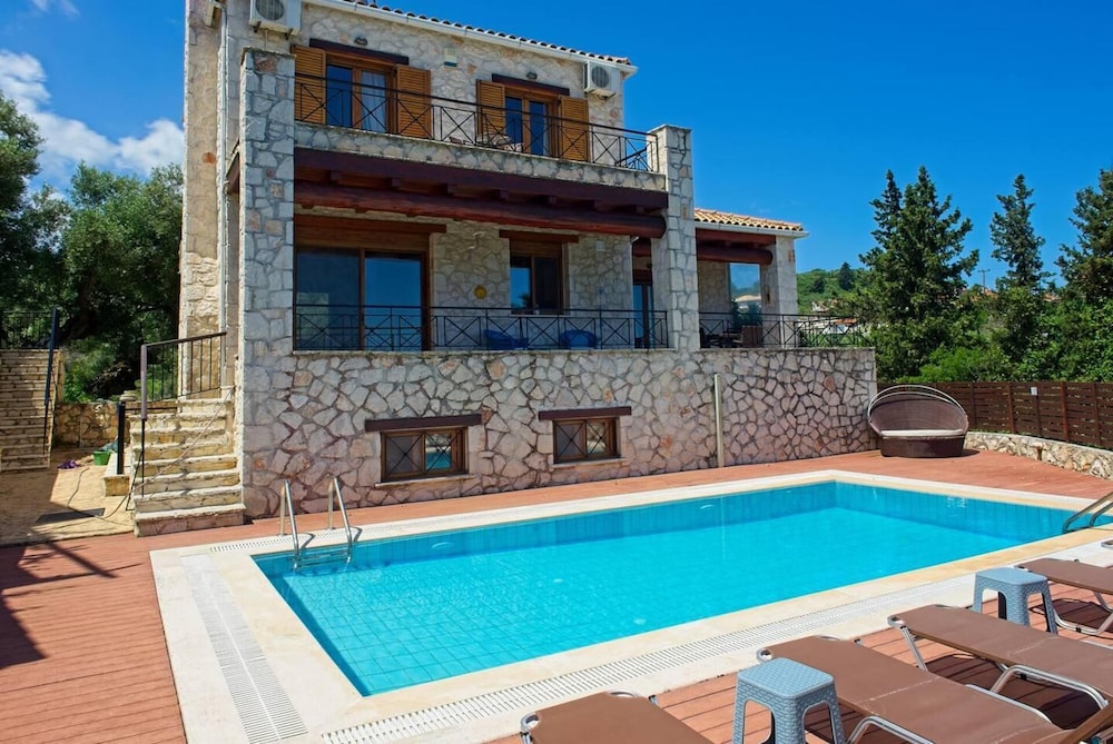 Villa Petalouda Stunning Villa in Tragaki Zante — 4-Star Luxury Hotel in Zakynthos, Greece