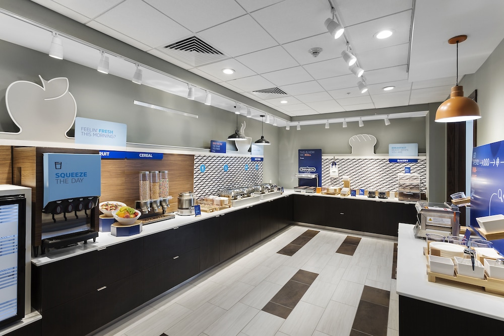 Holiday Inn Express & Suites West Des Moines Jordan Creek by IHG - photo 24