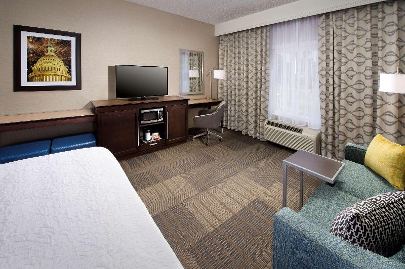 Hampton Inn & Suites Falls Church - photo 71