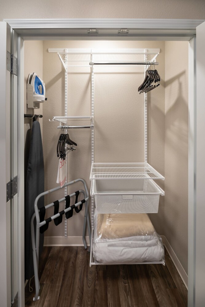 TownePlace Suites by Marriott Milwaukee Oak Creek - photo 4