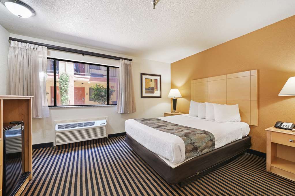 Best Western Plus Executive Inn & Suites - photo 14