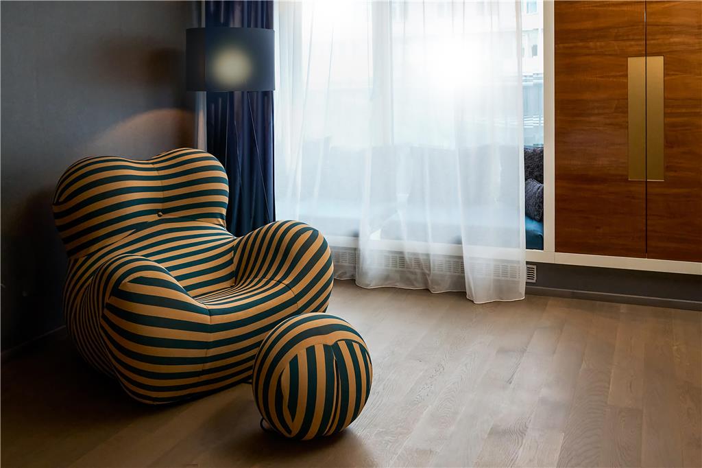 Inspired by the iconic energy of Studio 54 and the smooth legacy of jazz great Lionel Hampton — who once called this hotel home — Studio 45 is a 95qm sanctuary made for those who understand the difference between style and substance.