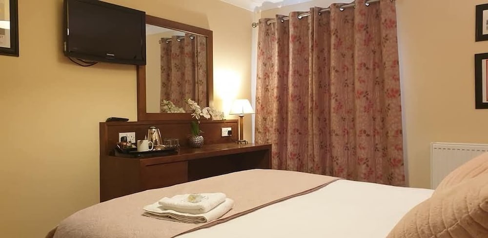 Usk And Railway Inn — 4-Star Luxury Hotel in Brecon, United Kingdom
