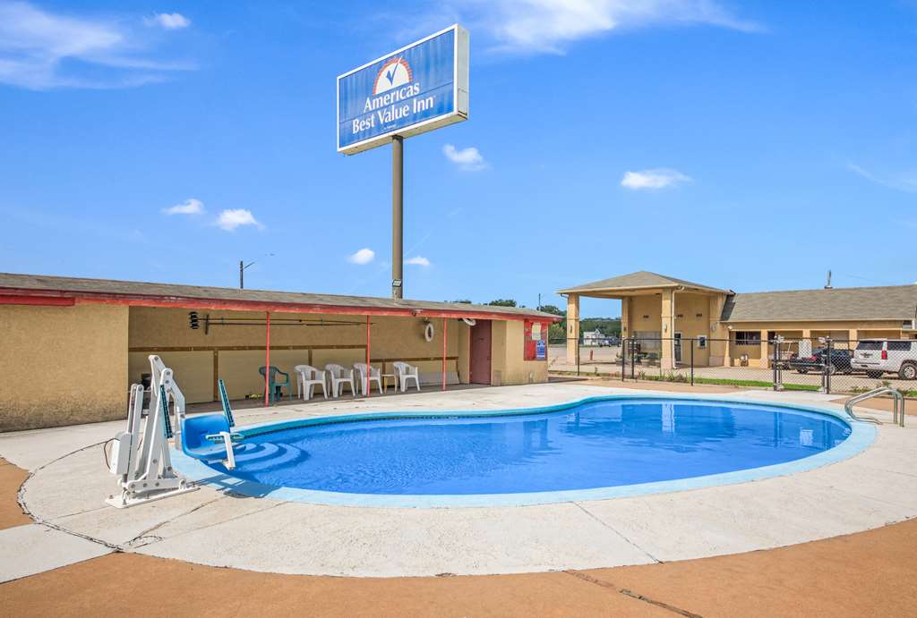 Americas Best Value Inn Giddings - photo 25