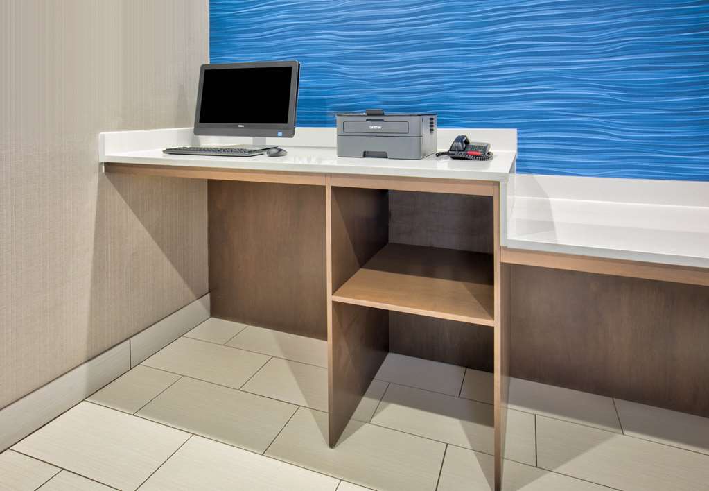 La Quinta Inn & Suites by Wyndham Palestine - photo 9