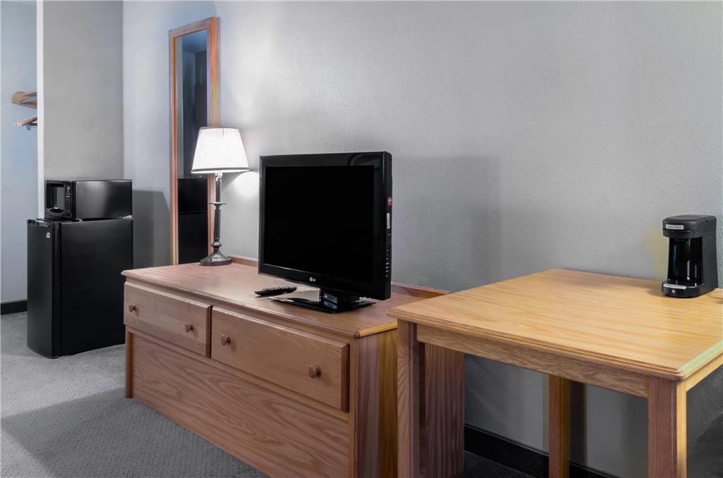 Rodeway Inn Hesston KS - photo 8