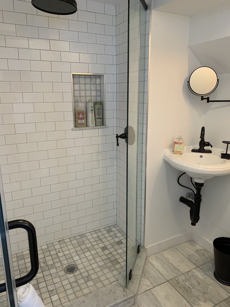 Sea Street Inn - photo 35