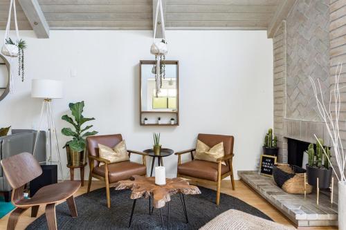 Silver Triangle Oasis with Verdant Backyard — 4-Star Luxury Hotel in Los Angeles, United States