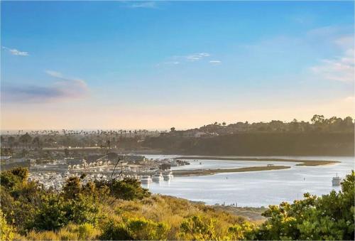 Exquisite Panoramic View Estate in Newport Beach, United States