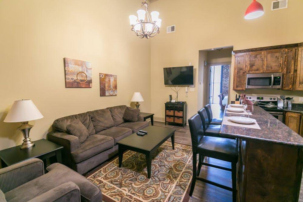Hosteeva Baronne Street Suites - photo 29