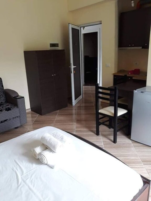 Double Room With Private Bathroom Kitchen Balcony — hotel in Lukove