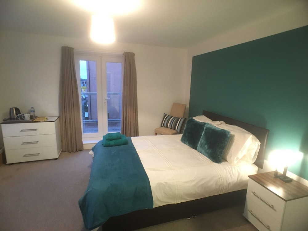 Canal View Homestay — 4-Star Luxury Hotel in Coventry, United Kingdom
