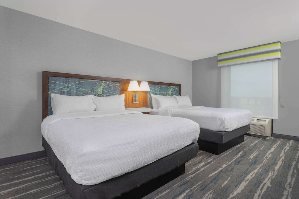 Hampton Inn & Suites Lincoln Northeast I 80 - photo 9