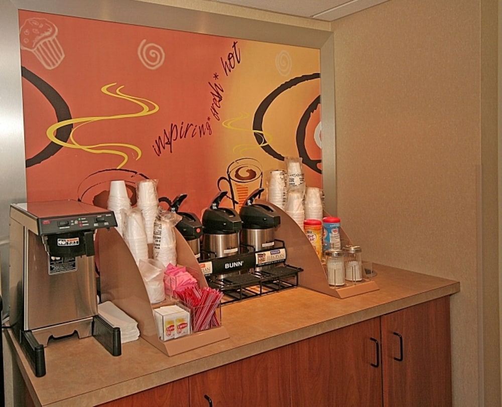 Red Roof Inn Greensboro Airport - photo 3