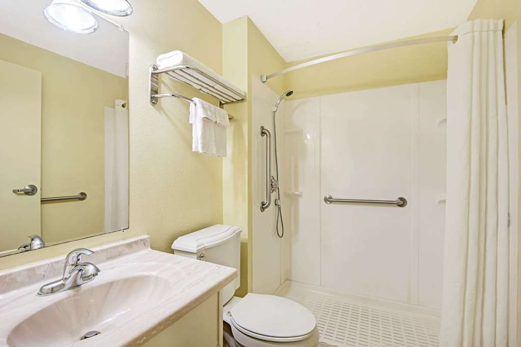 Baymont by Wyndham Liberty MO - photo 11