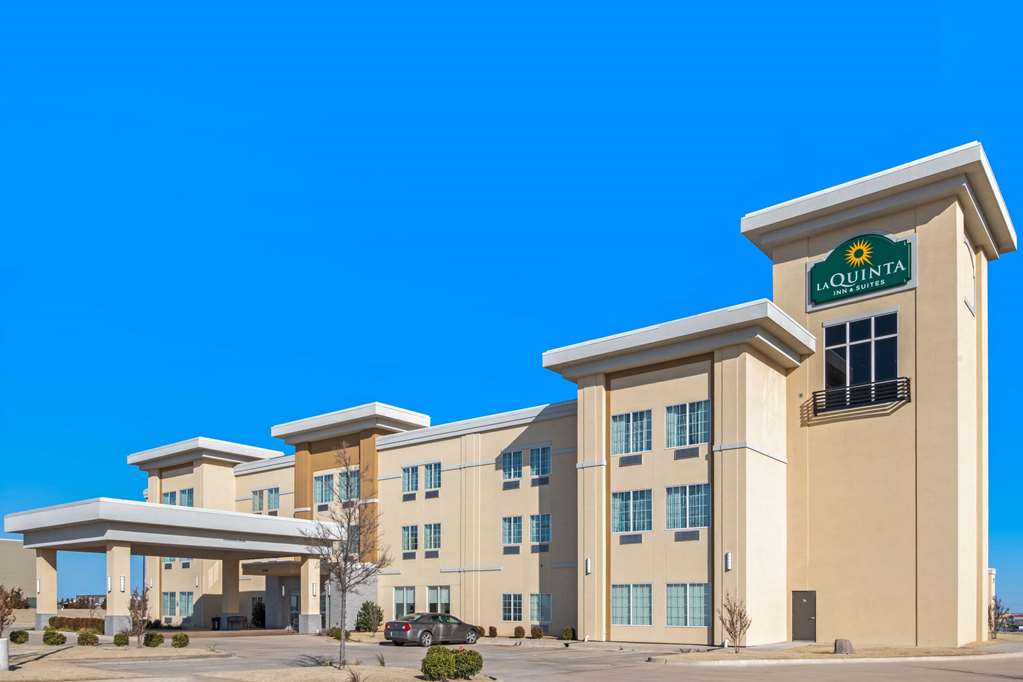 La Quinta Inn & Suites by Wyndham Weatherford OK - featured photo