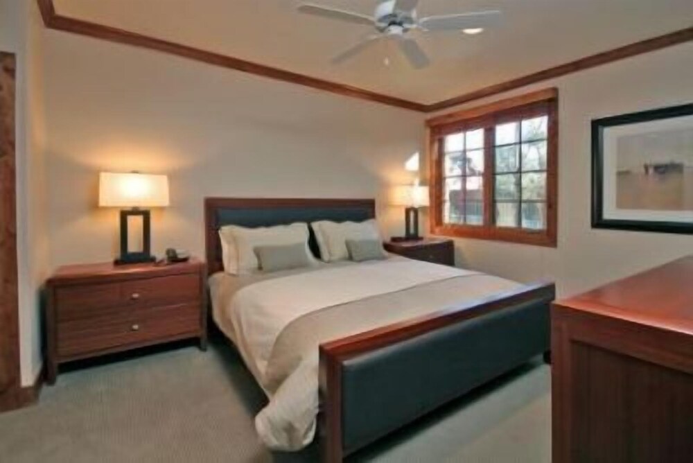 Sierra Shores — 4-Star Luxury Hotel in South Lake Tahoe, United States