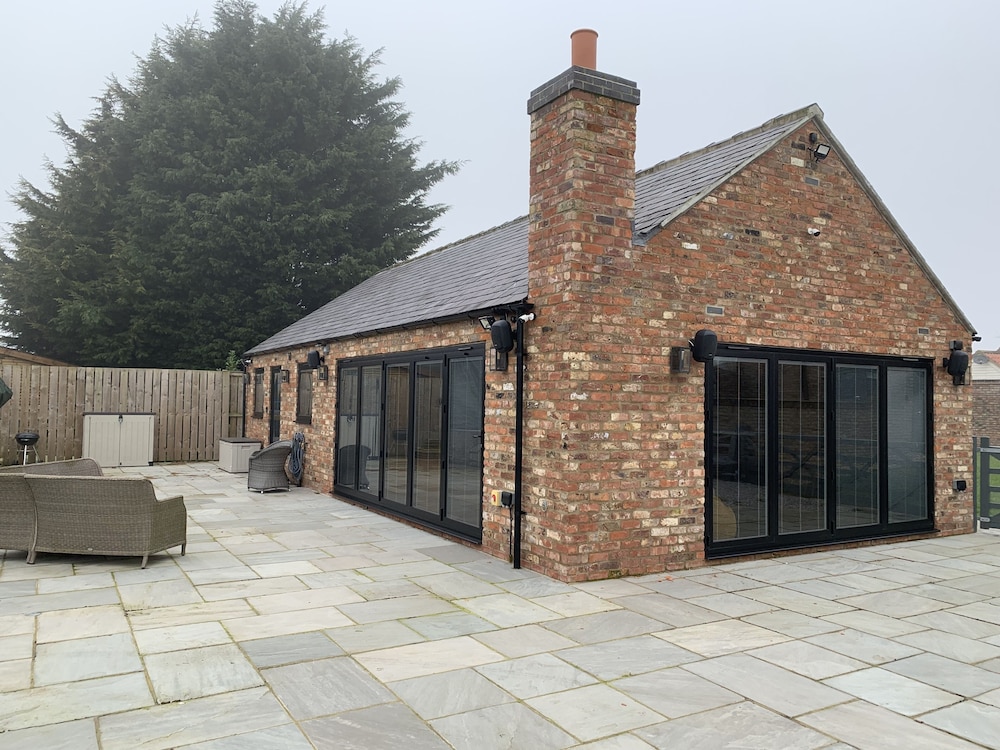 Luxury Studio Cottage at Foot of Yorkshire Wolds — 4-Star Luxury Hotel in York, United Kingdom