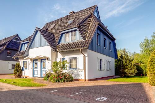 Kavelweg 43 OG — 4-Star Luxury Hotel in Zingst, Germany