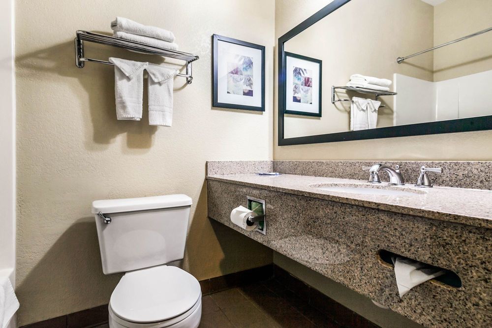Rodeway Inn & Suites East I 44 - photo 31