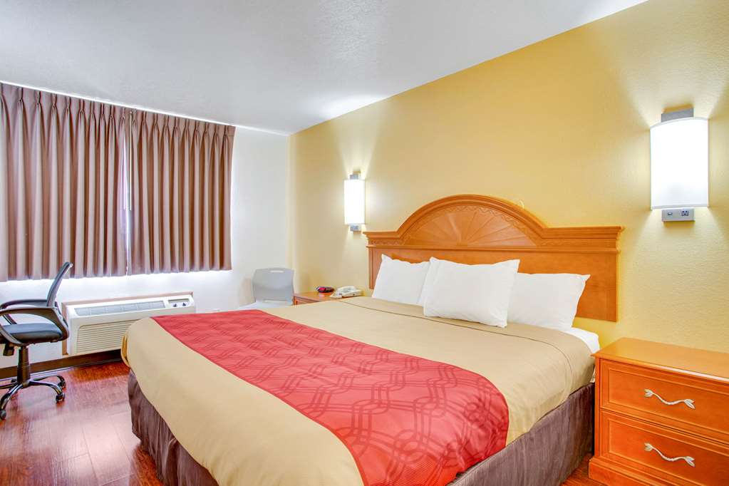 Econo Lodge Inn & Suites Albuquerque East I 40 Eubank Exit - photo 10