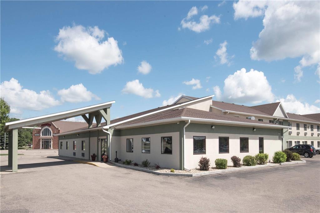 Days Inn by Wyndham Watertown - carbon neutral hotel in Watertown