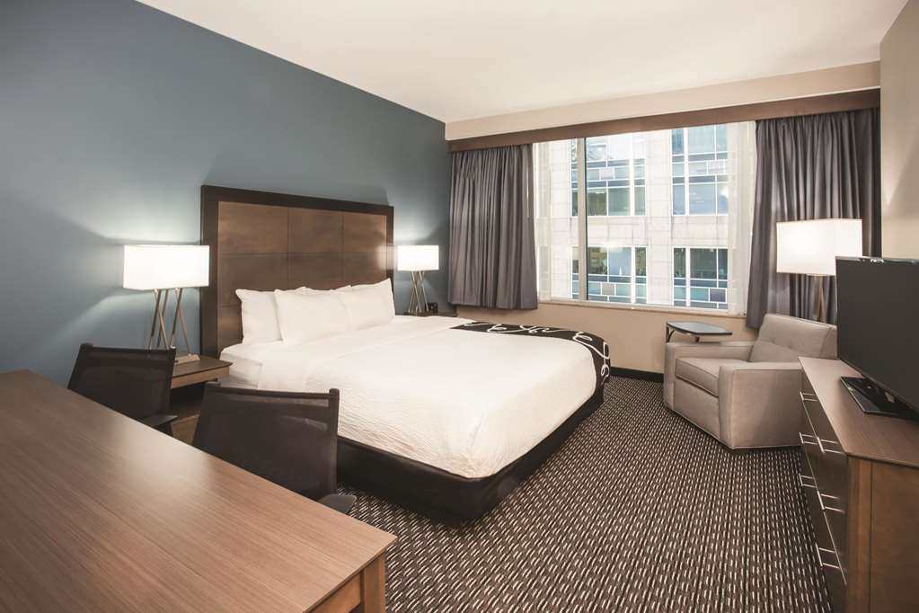 La Quinta Inn & Suites by Wyndham Chicago Downtown - photo 61