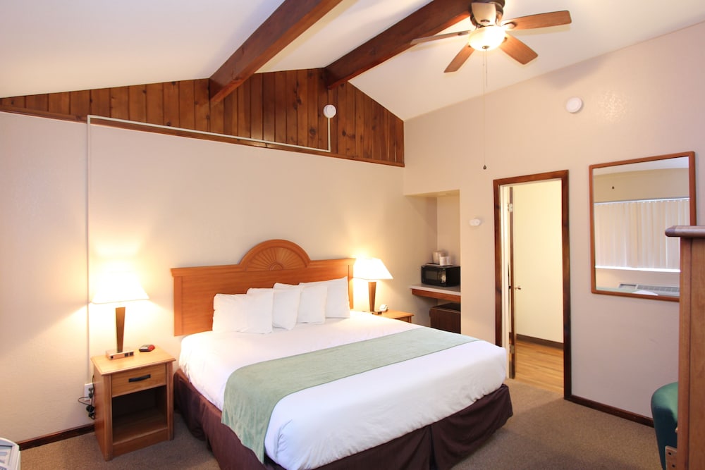 Oakhurst Lodge - photo 5