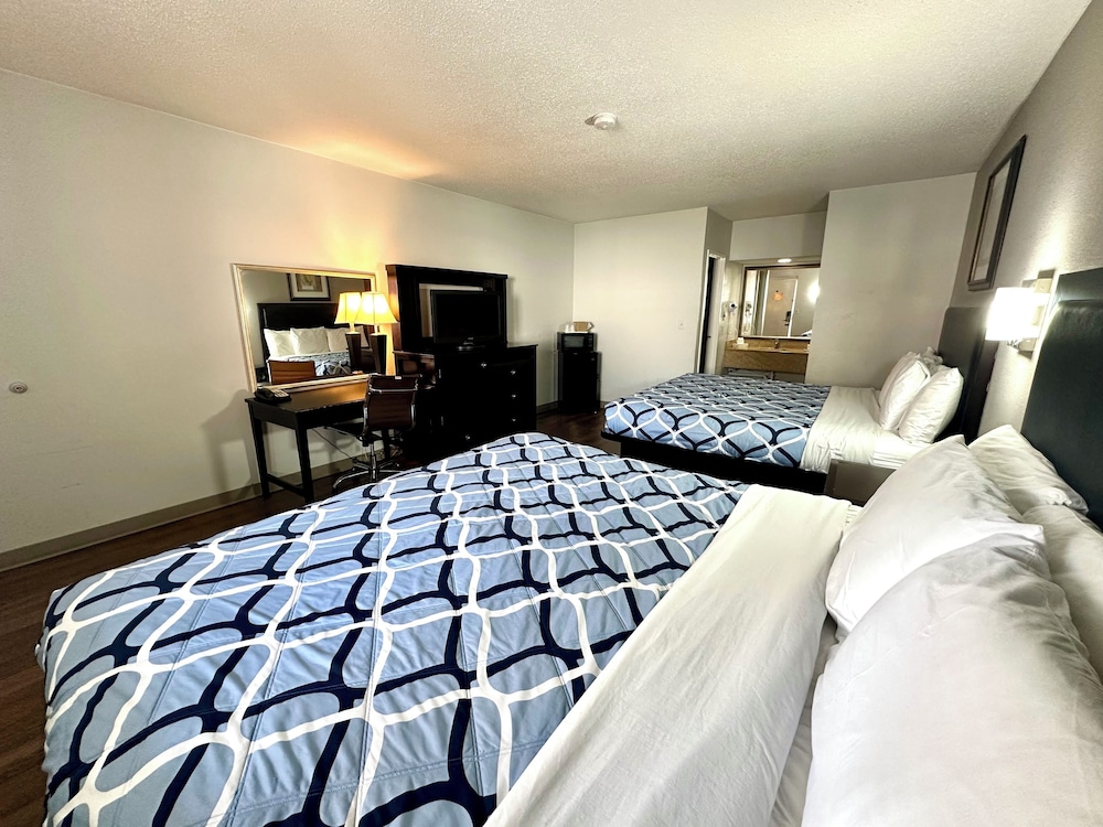 Red Carpet Inn Norwalk - photo 14