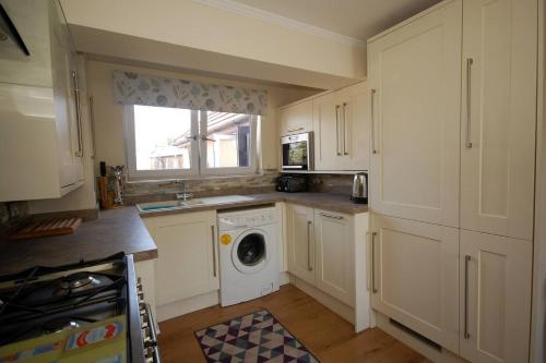 Broxbourne Two Bedroom Apartment Close To Amenities — 4-Star Luxury Hotel in Hoddesdon, United Kingdom