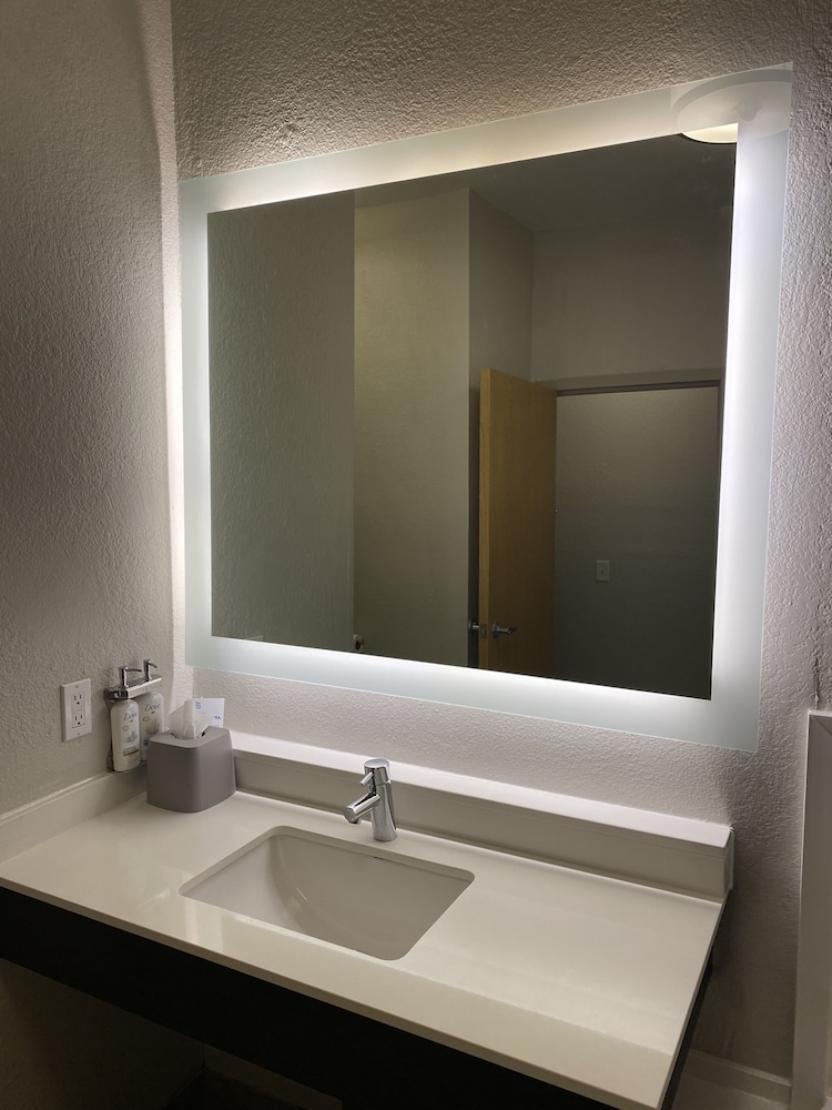 Holiday Inn Express Metropolis - photo 35
