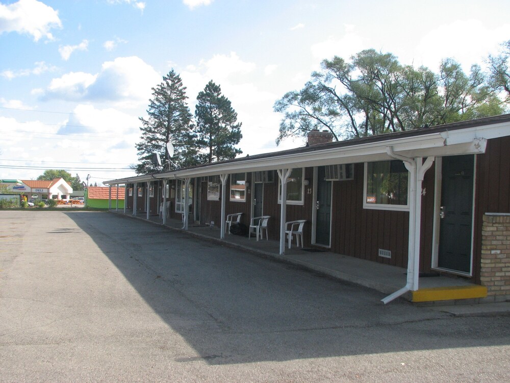 Spinning Wheel Motel - photo 18
