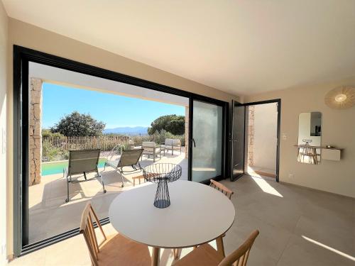Casa di Bà villa 2 chambres avec piscine à 10 minutes des plages — 4-Star Luxury Hotel in Afa, France