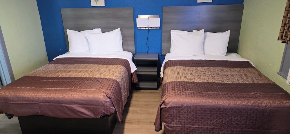 Plaza Motel - photo 18