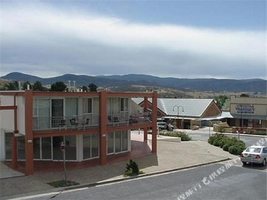 Alpha Centauri 8 Budget Jindabyne Holiday Apartment — 4-Star Luxury Hotel in Jindabyne, Australia