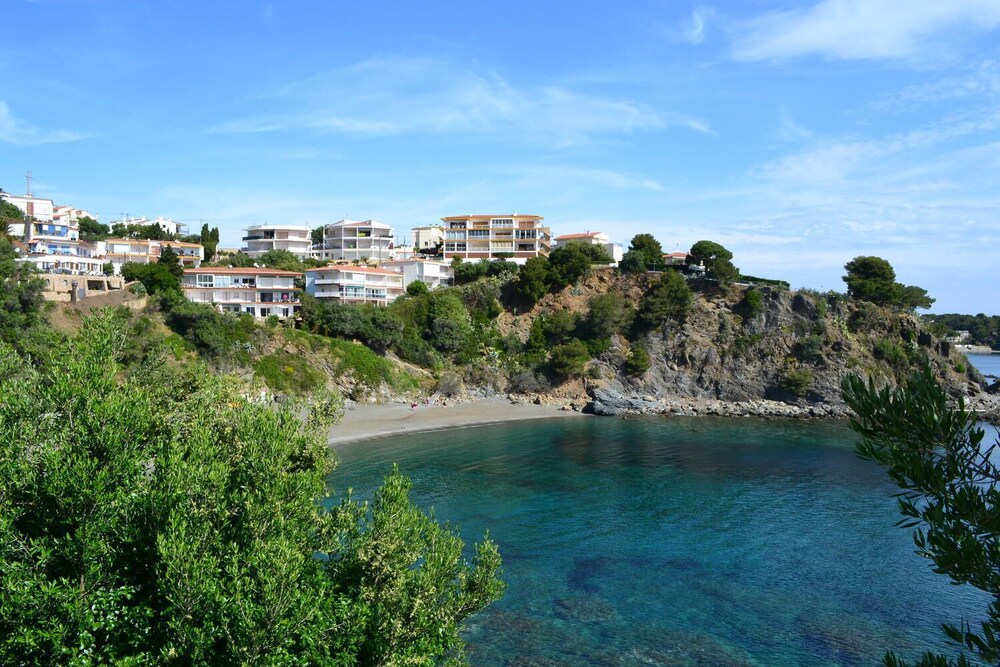 Cau Del Llop 7 — hotel in Llanca