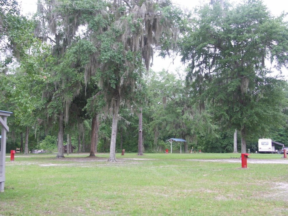 Deerwood Inn and Madison Campground - photo 23