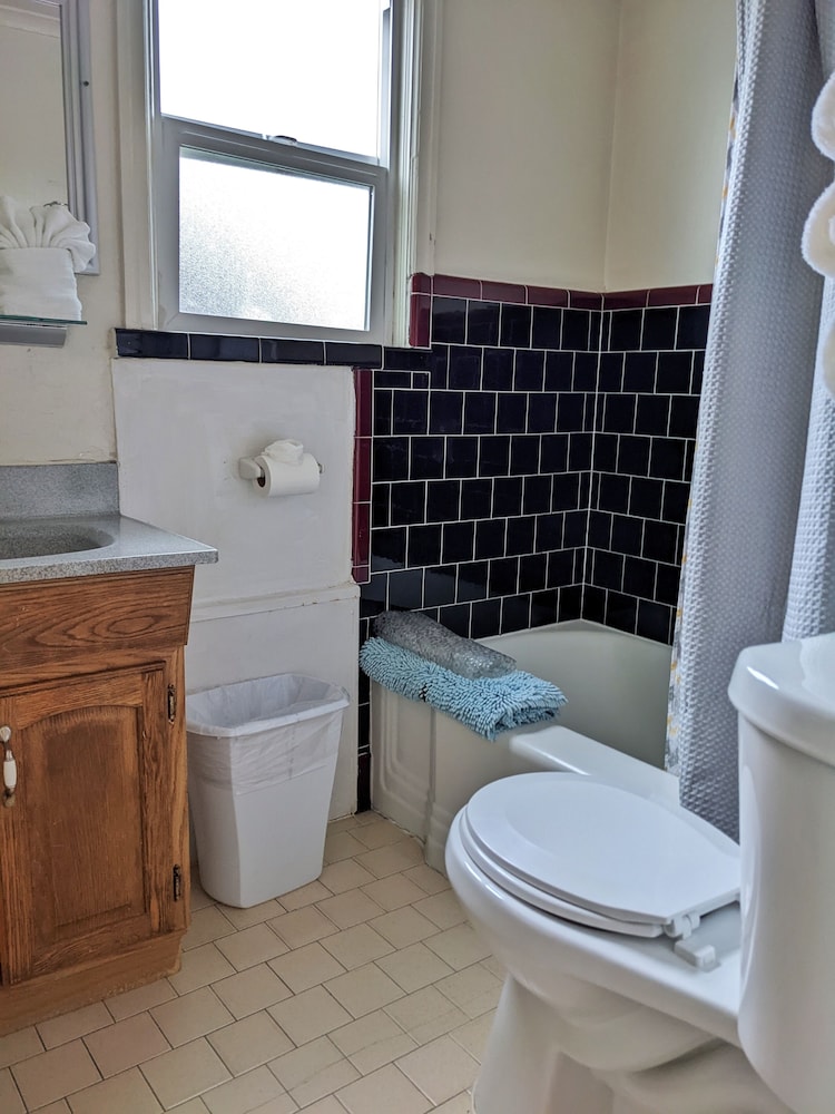 Hillcrest Inn - photo 67