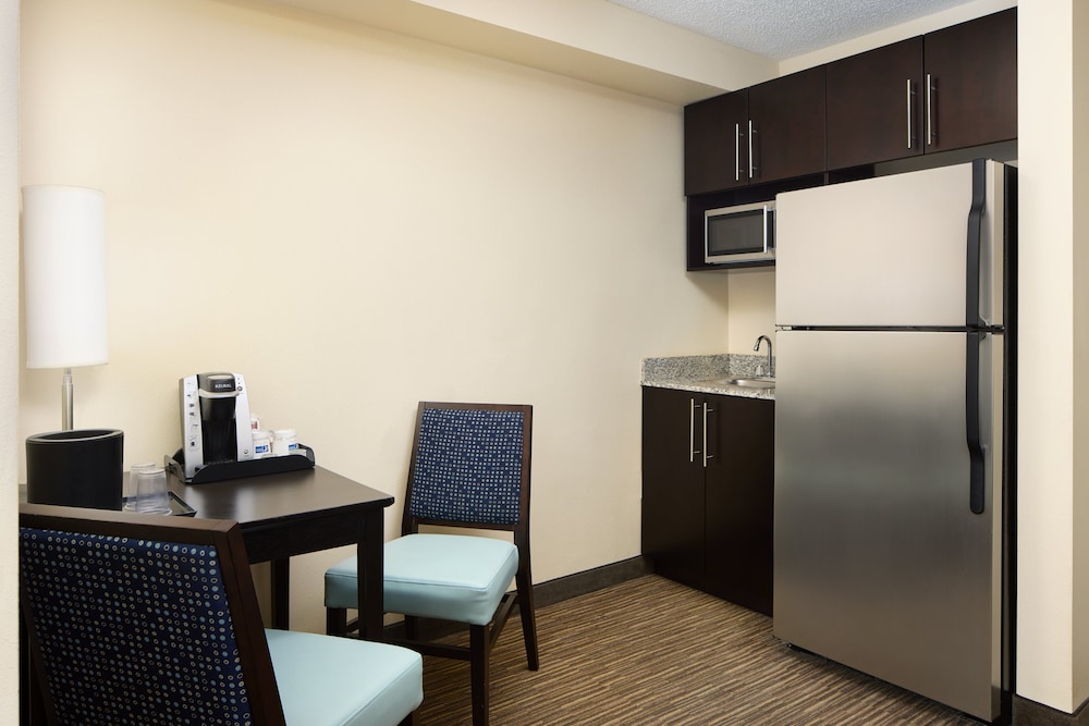 Holiday Inn Express & Suites Alpharetta Windward Parkway by IHG - photo 10