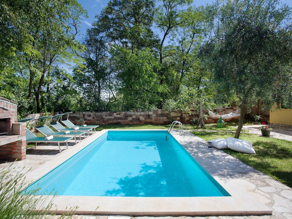 Peaceful Holiday Home in Umag With Swimming Pool — 4-Star Luxury Hotel in Umag, Croatia
