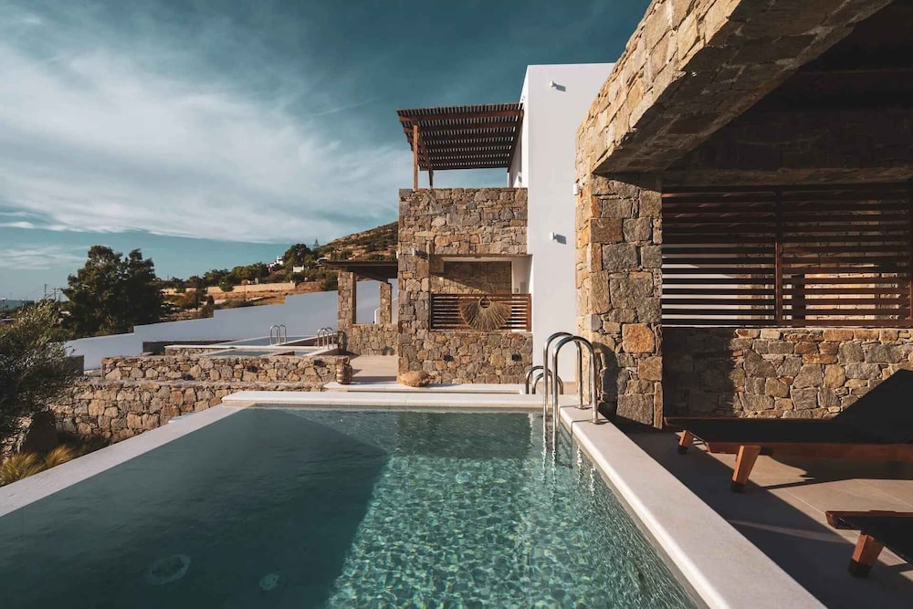 Kouros Blanc Resort & Suites in Paros, Greece
