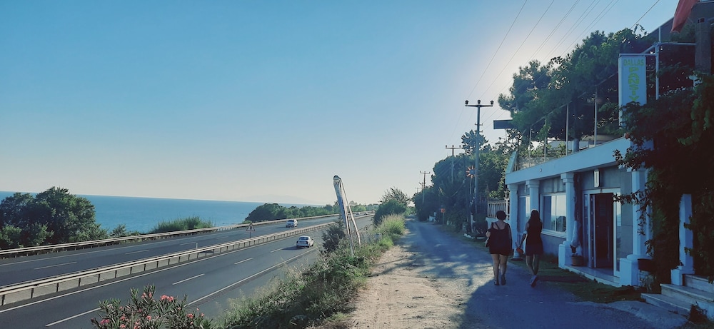 Dallas Hotel — Marmara Ereglisi