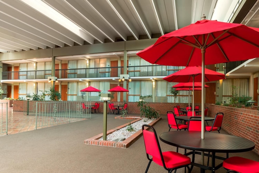 Ramada by Wyndham Indiana - photo 10