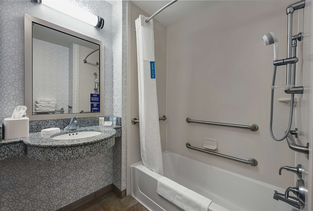 Hampton Inn Farmington - photo 23