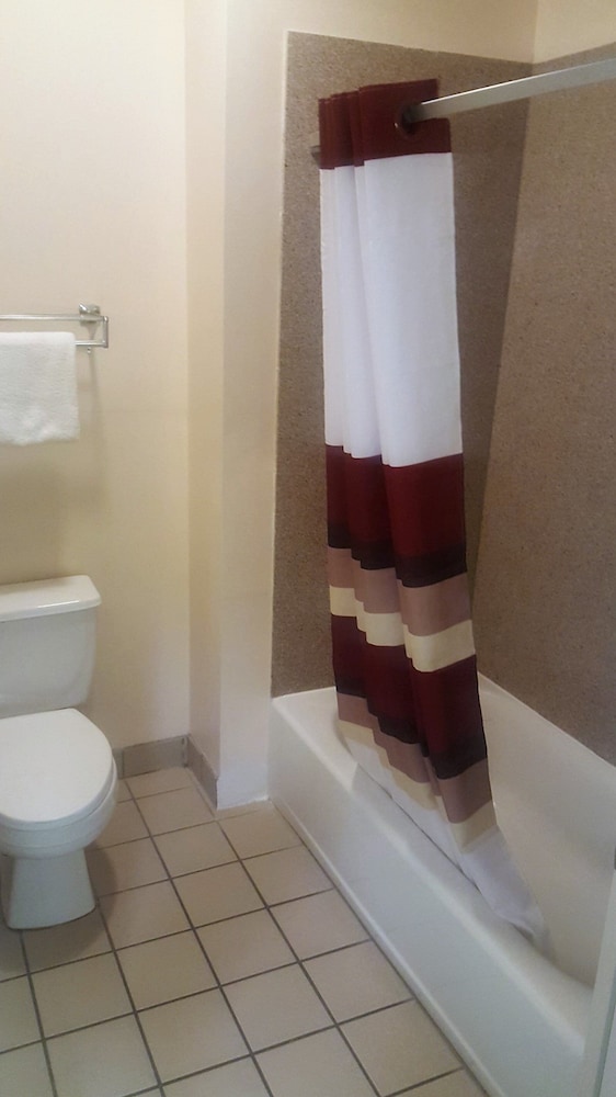 Red Roof Inn & Suites Houston Humble IAH Airport - photo 10