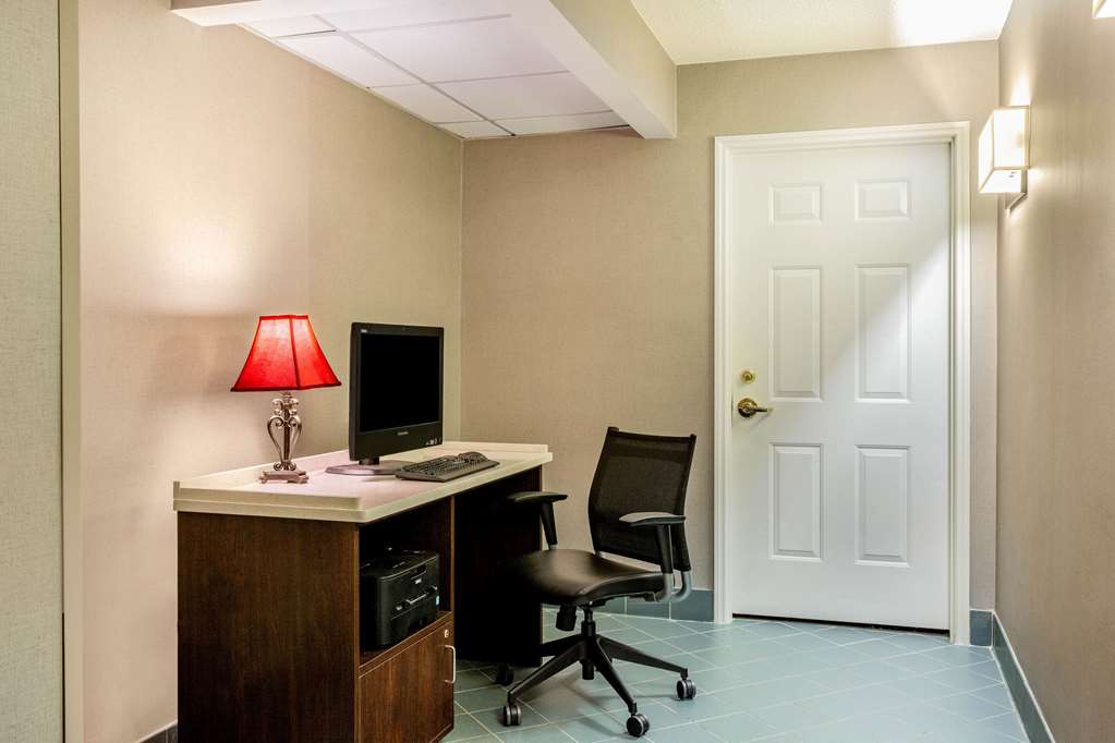 La Quinta Inn & Suites by Wyndham Raleigh Durham Intl AP - photo 30