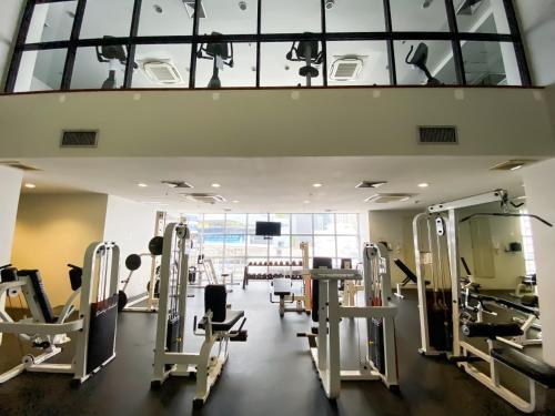 Upscale Modern 2BR Ultra Fast WiFi BTS Asoke